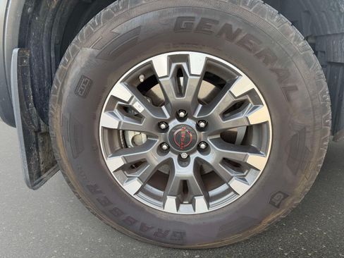 Used 2024 Nissan Titan PRO-4X w/ Pro-4x Convenience Package AWD/4WD image 8