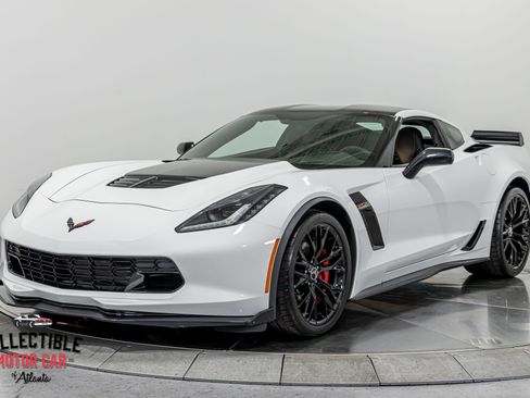 Used 2015 Chevrolet Corvette Z06 w/ 3LZ Preferred Equipment Group RWD image 1