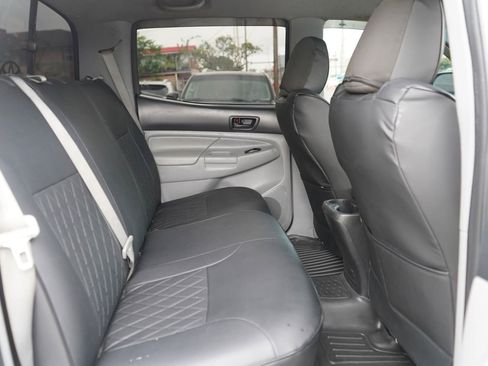 Used 2015 Toyota Tacoma PreRunner image 24