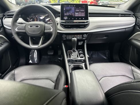 Used 2025 Jeep Compass Limited AWD/4WD image 15