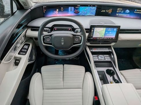 New 2026 Lincoln Nautilus Reserve image 16