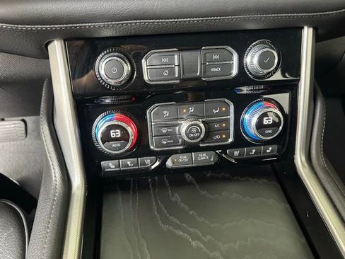 Used 2022 GMC Yukon XL Denali image 21