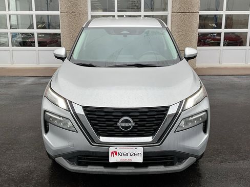 Used 2022 Nissan Rogue SV image 2