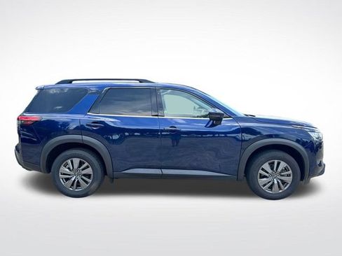 Used 2025 Nissan Pathfinder SV FWD image 11