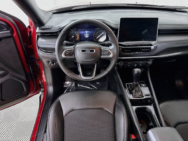 Used 2025 Jeep Compass Latitude w/ Altitude Special Edition AWD/4WD image 20