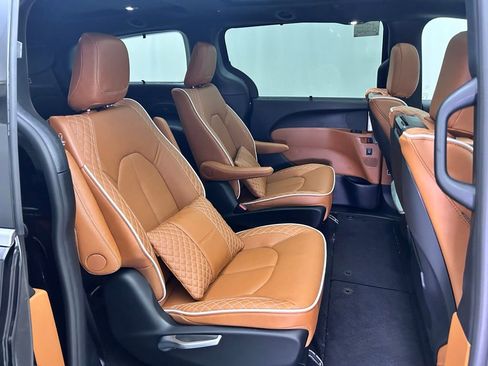New 2026 Chrysler Pacifica Pinnacle AWD/4WD image 24
