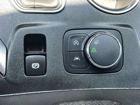 Certified 2023 Chevrolet Traverse LT FWD image 33
