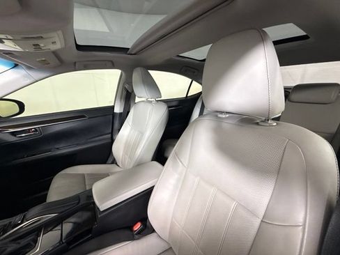 Used 2018 Lexus ES 350 w/ Luxury Package w/Wood Trim FWD image 16