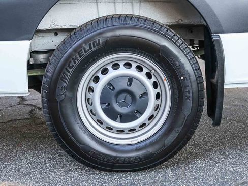 New 2024 Mercedes-Benz eSprinter 170 Cargo image 10