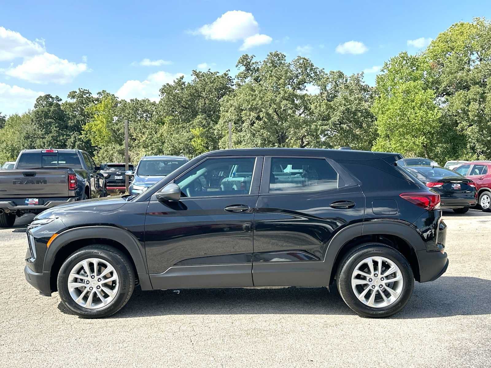 Used 2024 Chevrolet TrailBlazer LS FWD image 12
