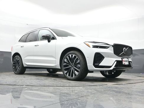 New 2026 Volvo XC60 T8 Ultra w/ Climate Package AWD/4WD image 40