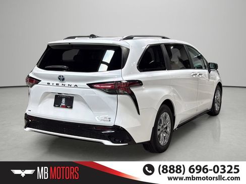 Used 2023 Toyota Sienna XSE AWD/4WD image 4