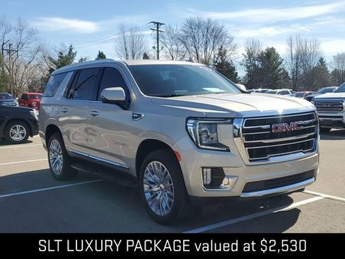 Used 2023 GMC Yukon SLT w/ SLT Luxury Package image 3