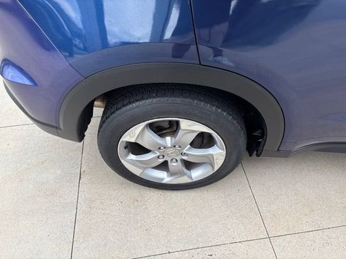 Used 2017 Honda HR-V EX image 10