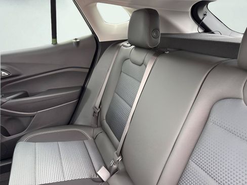 New 2026 Chevrolet Trax LT w/ Sunroof Package FWD image 18