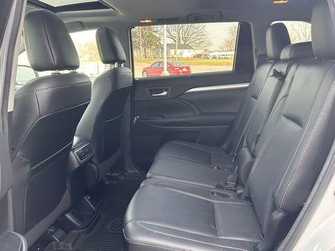 Used 2017 Toyota Highlander XLE image 14