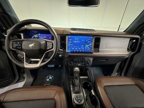 Used 2022 Ford Bronco Outer Banks w/ Sasquatch Package AWD/4WD image 14