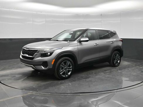 Used 2022 Kia Seltos LX AWD/4WD image 4