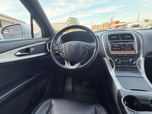 Used 2018 Lincoln MKX Premiere AWD/4WD image 18