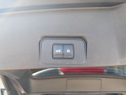 Used 2025 Nissan Rogue SV AWD/4WD image 23