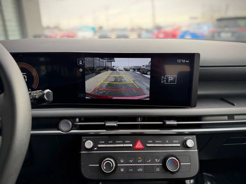 Used 2025 Hyundai Tucson SE image 15