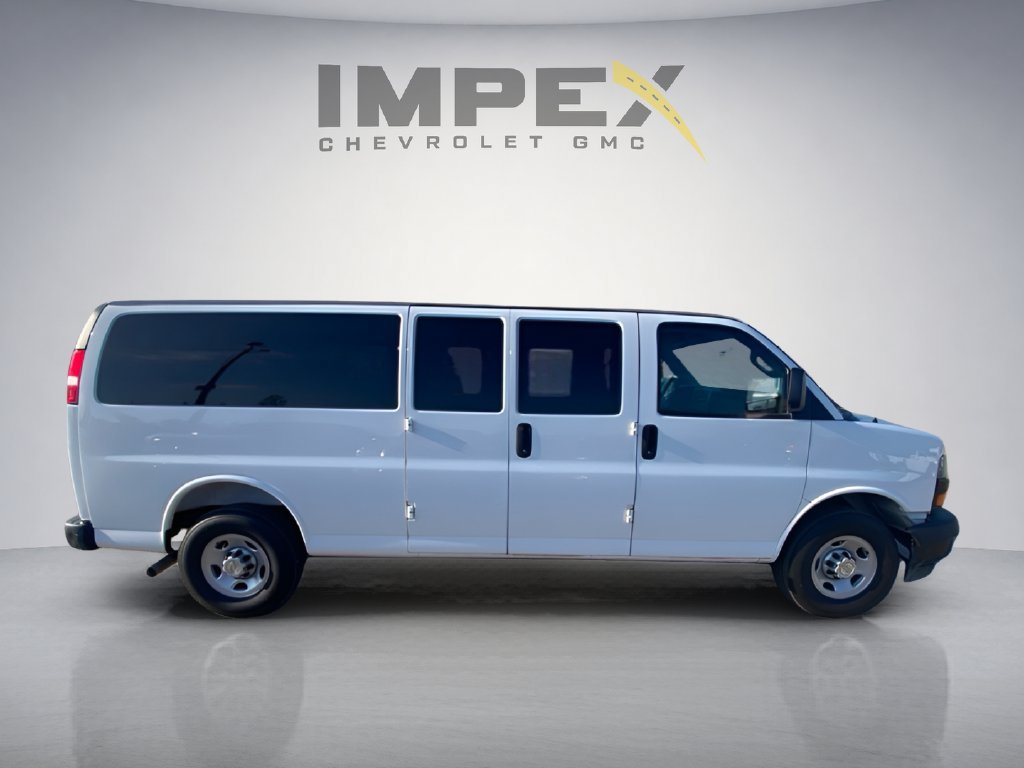 Used 2025 Chevrolet Express 3500 LS RWD image 6