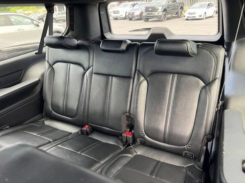Used 2024 Jeep Wagoneer L Series II w/ Flexible Seating Group AWD/4WD image 8