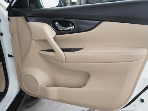 Used 2020 Nissan Rogue SV AWD/4WD image 9