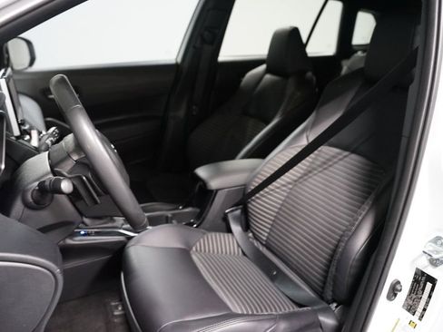 Used 2024 Toyota Corolla Cross AWD Hybrid w/ Convenience Package image 6
