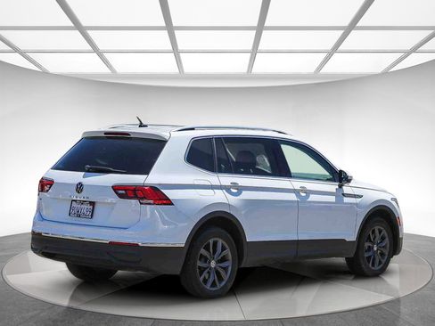 Used 2022 Volkswagen Tiguan SE FWD image 3
