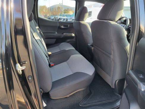 Used 2020 Toyota Tacoma TRD Sport image 14