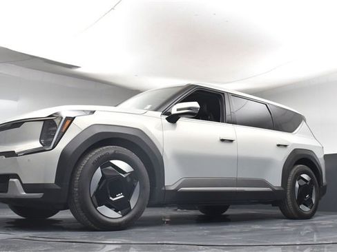 Certified 2026 Kia EV9 Light image 35