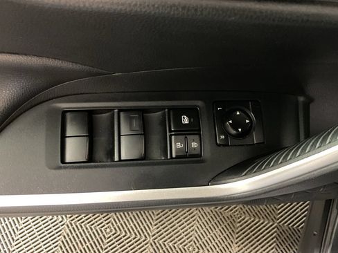 Used 2021 Toyota RAV4 LE AWD/4WD image 18