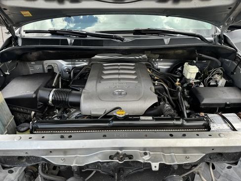 Used 2010 Toyota Tundra 4x4 CrewMax w/ Tow Pkg image 30