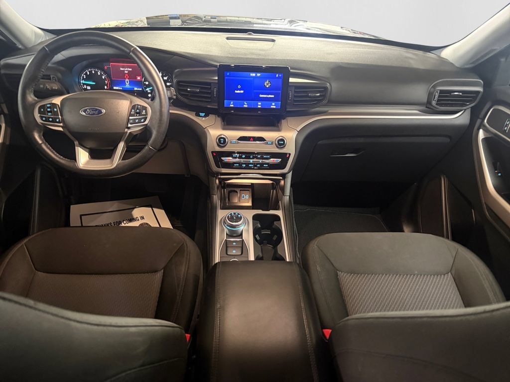 Used 2023 Ford Explorer XLT AWD/4WD image 25