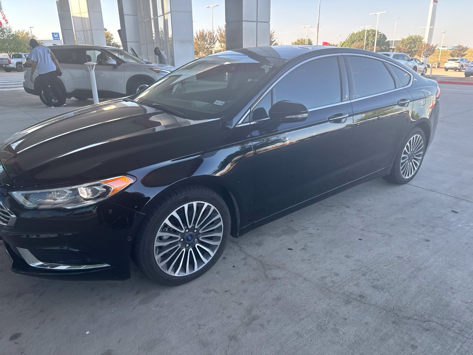 Used 2018 Ford Fusion SE w/ Fusion SE Technology Package FWD image 1