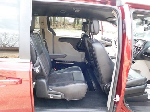 Used 2020 Dodge Grand Caravan SXT FWD image 30