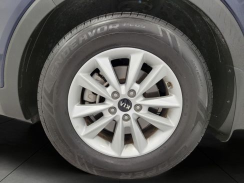 Used 2020 Kia Sorento LX FWD image 3