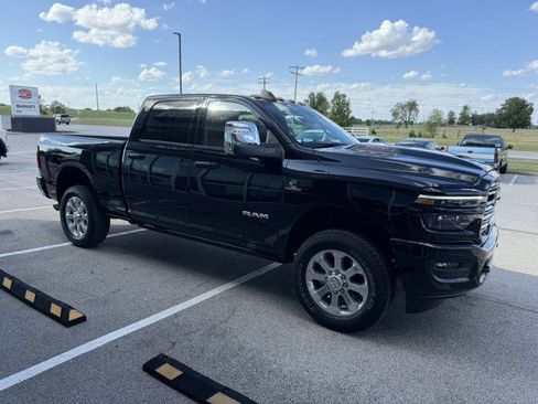 Used 2025 RAM 2500 Laramie AWD/4WD image 3
