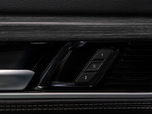 Used 2024 Jeep Wagoneer Series II w/ Flexible Seating Group RWD image 8