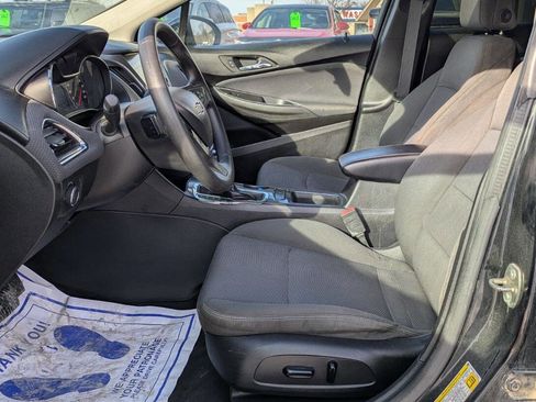 Used 2018 Chevrolet Cruze LT image 9