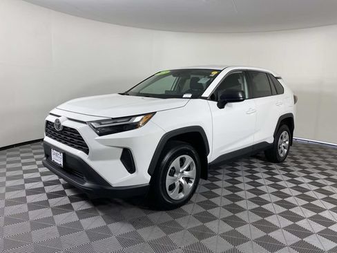 Used 2023 Toyota RAV4 LE AWD/4WD image 4