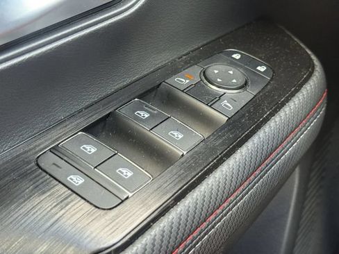 Used 2025 Nissan Kicks SR FWD image 23