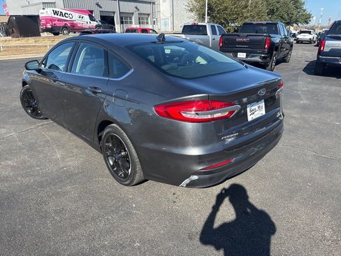 Used 2020 Ford Fusion SE image 5