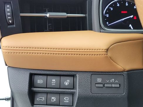 Used 2021 Toyota Avalon Limited w/ Advanced Safety Package FWD image 32