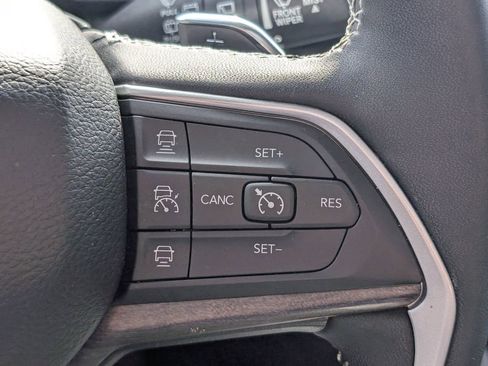 Used 2023 Jeep Grand Cherokee Limited w/ Luxury Tech Group II image 25