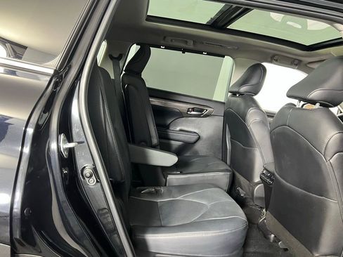 Used 2024 Toyota Highlander Platinum image 26