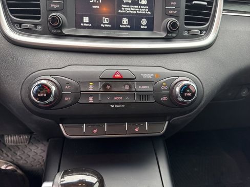 Used 2017 Kia Sorento LX w/ LX Convenience Package image 22