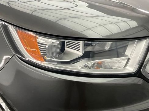 Used 2018 Ford Edge SEL image 21