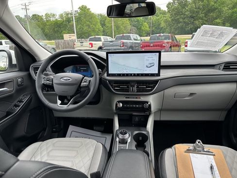 Used 2024 Ford Escape Platinum w/ Premium Technology Package AWD/4WD image 19